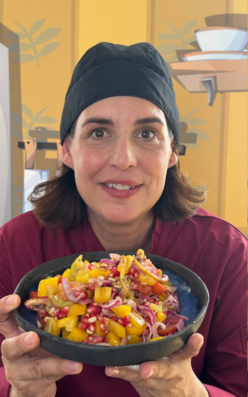 Tomatensalat mit Granatapfel, eingelegten Sumach-Zwiebeln und geröstet ...