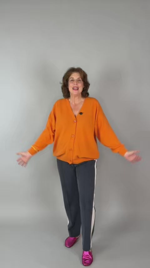 Die Zeitlosin - die Strickjacke im 24/7 Stil einfarbig in orange